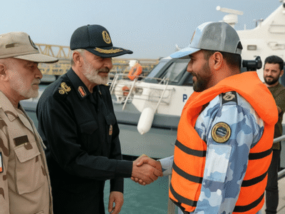 فرمانده کل انتظامی کشور از اسکله فجر بوشهر بازدید کرد