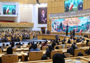 زنان سازندگان آینده کشور و هدایت‌گر رفتارهای فرزندان و همسران خود هستند