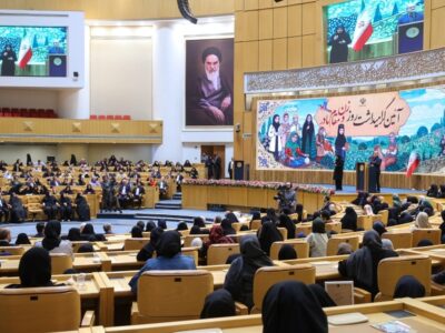 زنان سازندگان آینده کشور و هدایت‌گر رفتارهای فرزندان و همسران خود هستند