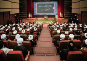 مقابله موفق در برابر راهبردهای دشمن نیازمند وحدت، تعامل با همسایگان و تکیه بر مردم است