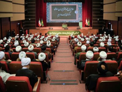 مقابله موفق در برابر راهبردهای دشمن نیازمند وحدت، تعامل با همسایگان و تکیه بر مردم است