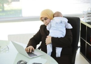 چرا در ایران مادران امنیت شغلی ندارند؟