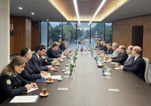 افزایش تردد کامیونها و تسهیل امور گمرکی/محور گفتوگوی استاندار اردبیل با رئیسکل گمرک جمهوری آذربایجان