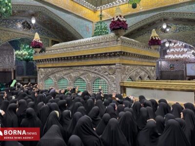 نماهایی زیبا از مراسم غبارروبی ضریح مطهر امام رضا(ع) با حضور بانوان + عکس