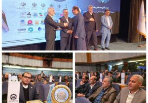 نشان عالی مدیر سال و تاثیرگذار در صنعت در دستان دکتر رهگذر