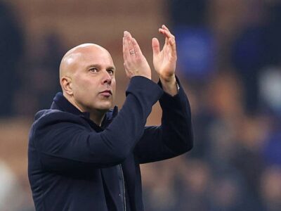 بازیکنان لیورپول در کنار سرمربی/ حمایت کامل از اسلوت پس از حذف صلاح از ترکیب