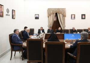 انتقاد عارف از دخالت‌های غیرتخصصی در زمینه بهداشت و درمان/ عقب ماندگی در تکمیل برنامه سلامت الکترونیک باید جبران شود