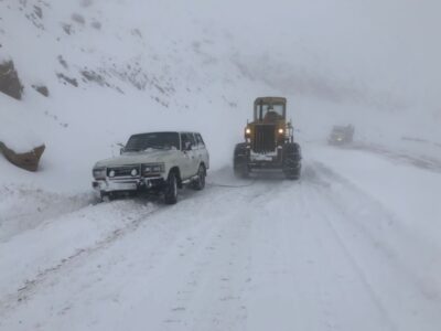 بارش باران و برف، مه و ترافیک سنگین در آزادراهها