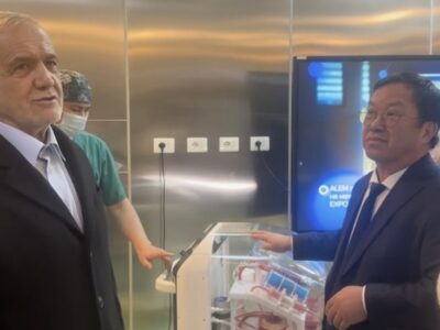 بازدید رئیس‌جمهور از اتاق عمل جراحی قلب در قزاقستان