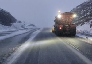 برفروبی ۲۷۸۰ کیلومتر باند در جادههای لرستان 