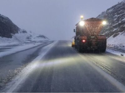 برفروبی ۲۷۸۰ کیلومتر باند در جادههای لرستان 