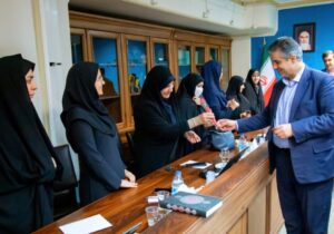 تجلیل استاندار مرکزی از بانوان شاغل در استانداری به مناسبت روز زن
