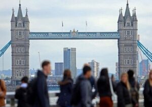 اقتصاد بریتانیا برخلاف پیشبینیها کوچک شد