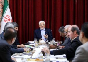 عارف: نگاه کلیشه‌ای موجب افت عملکرد دانش‌آموزان شده است