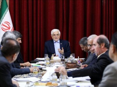 عارف: نگاه کلیشه‌ای موجب افت عملکرد دانش‌آموزان شده است