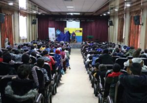 دانش آموزان شهر های آبیک و زیاران برای فراگیری واژه “آب”جشن گرفتند