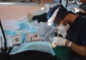 انجام بیش از ۶۰۰ خدمت دندانپزشکی ویژه خانوادههای ولی نعمت در خرمدشت