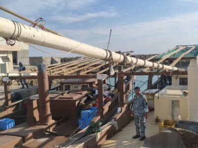 دو فروند لنج عمانی و یک قایق ترال غیرمجاز در آبهای جاسک توقیف شد