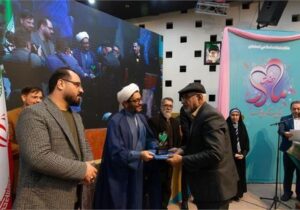 اثر شاعر چهارمحال و بختیاری در پنجمین کنگره ملی شعر حضرت مادر برگزیده شد