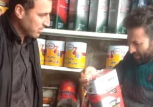 کشف و جمع‌آوری روغن موتور تقلبی در فردیس با تشدید نظارت‌های صنفی