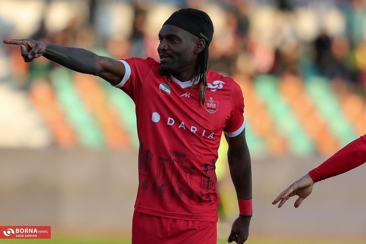 پاگشای رسمی تیوی بیفوما با دبل مقابل آلومینیوم اراک پاگشای رسمی تیوی بیفوما با دبل مقابل آلومینیوم اراک