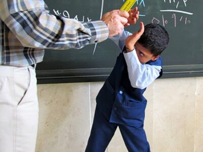 باز هم درگیری یک معلم با دانش آموزان/ معلم لیوان پرتاب کرد، دانشآموزراهی بیمارستان شد