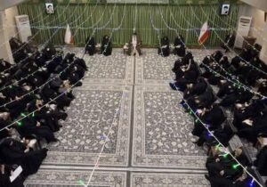 آیت ا…علم الهدی: ملاک خبرنگار مؤمن، رضای خداست نه پسند افکار عمومی/ بانوان رسانه‌ای می‌توانند جو نادرست جامعه را بشکنند/بدترین راه برخورد با بی‌حجابی، برخورد احساسی است / نه مخالف مطلق حضور بانوان در ورزشگاه هستم و نه موافق مطلق