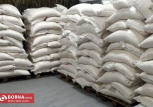 ضربه پلیس کنگاور به احتکارچیان شکر/ بیش از ۲۱ تن شکر کشف شد