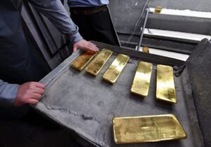 سایه دادههای اشتغال و نرخ بهره بر قیمت طلا