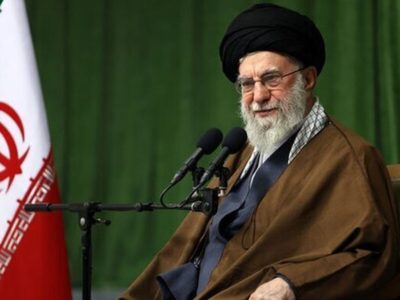 رهبر انقلاب: جوانان ما خوب هستند/رفتار برخی دستگاه‌ها انتقال ارزش‌های شهدا را نشان نمی‌دهد