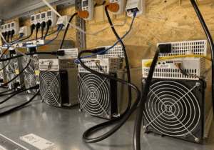 کشف و ضبط ۹۴۰ دستگاه ماینر غیر مجاز در آذربایجان‌غربی