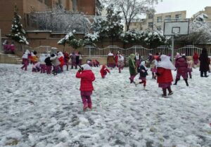 بارش برف برخی از مدارس اراک را تعطیل کرد