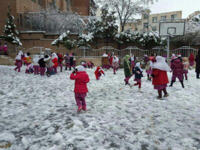 بارش برف برخی از مدارس اراک را تعطیل کرد