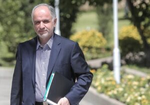 وزیر دادگستری: با تخلفات در بازار برخورد می‌کنیم