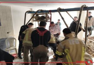 گرفتار شدن دو کارگر در چاه ۲۵ متری در بلوار آفریقا تهران