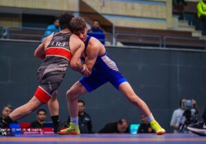 اهدای کاپ سوم مشترک لیگ برتر کشتی فرنگی به دانشگاه آزاد و رعد پدافند