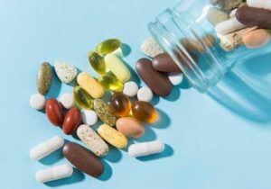 چگونه داروها و مولتیویتامین را بدون تداخل مصرف کنیم؟