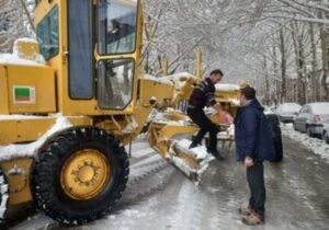 آماده‌باش کامل شهرداری منطقه یک همدان در پی بارش سنگین برف