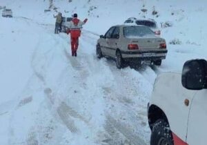 رهاسازی ۵۹۱ خودروی گرفتار در برف و سیلاب / ۱۳ هزار نفر امدادرسانی شدند