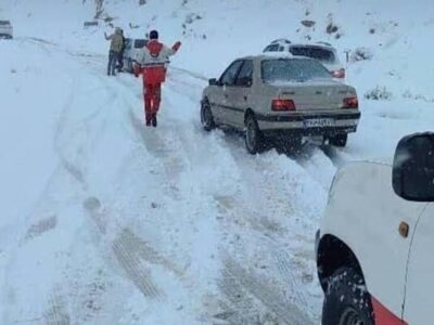 رهاسازی ۵۹۱ خودروی گرفتار در برف و سیلاب / ۱۳ هزار نفر امدادرسانی شدند