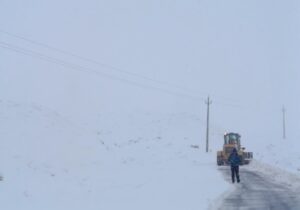 تردد در جاده اردستان اصفهان به سختی انجام می شود