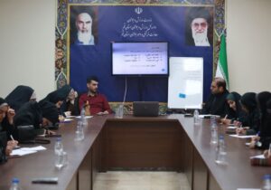 نشست تخصصی «دختران و رسانه» در قم برگزار شد / از مسیر ورود به رسانه تا چالش‌های بانوان خبرنگار