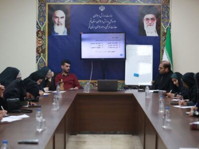 نشست تخصصی «دختران و رسانه» در قم برگزار شد / از مسیر ورود به رسانه تا چالش‌های بانوان خبرنگار