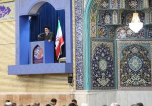 امام جمعه ارومیه: بهبود معیشت مردم با مدیریت جهادی و تخصص‌محور محقق می‌شود / ضرورت هوشیاری در برابر جنگ نرم دشمن