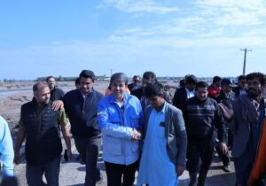 بازدید استاندار کرمان از روند احداث پل ورودی شهر جازموریان