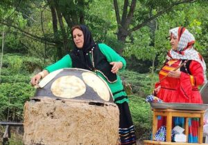 چله‌شو گیلانیان؛ فال هندوانه تا پیش‌بینی برکت جوی با رنگ گاو