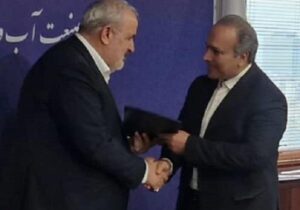 تقدیر وزیر نیرو از مدیر عامل شرکت آب و فاضلاب آذربایجان شرقی به دلیل انتخاب این شرکت به عنوان شرکت پژوهشی برگزیده