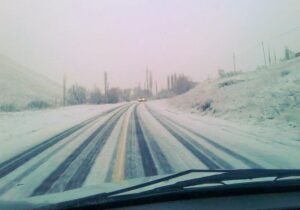 جاده‌های خراسان رضوی برفی و لغزنده است