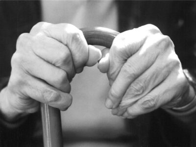 توزیع دو هزار بسته پوشینه بزرگسال در بین سالمندان تحت حمایت کمیته امداد قزوین