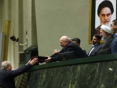 انقباضی‌ترین بودجه تاریخ به مجلس تقدیم شد/ افزایش ۲۰ درصدی حقوق کارمندان